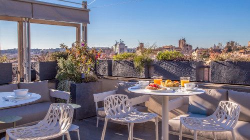 Our choice of hotels with rooftop terraces where an aperitif is also a feast for the eyes