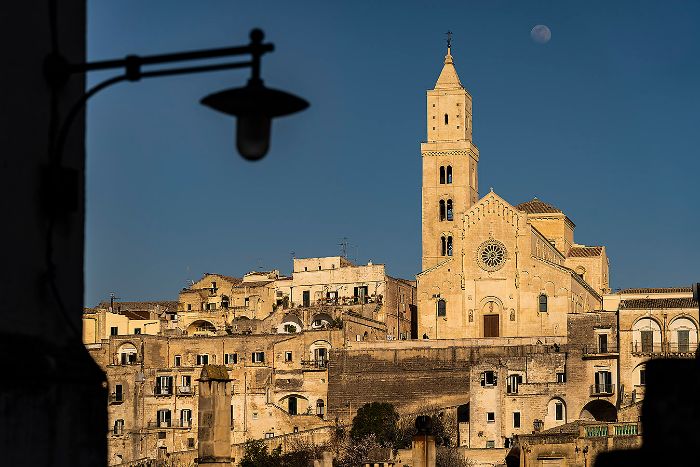 Matera, which seems run-down and messy, actually has a unique harmony of arches and vaults. Ideal to go there ouside the summer, when it's not overcrowded and the sun is milder.