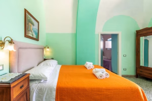 Double bedroom with sea view at Il Brigante apartment Casale Villarena Nerano