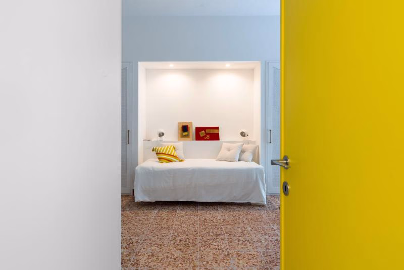 Colourful bedroom at Villa Buona