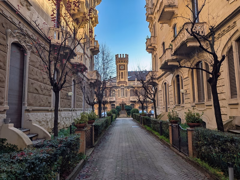 Cit Turin planned residential courts Early 20th-century Liberty residential court in Turin with central access path and towered building