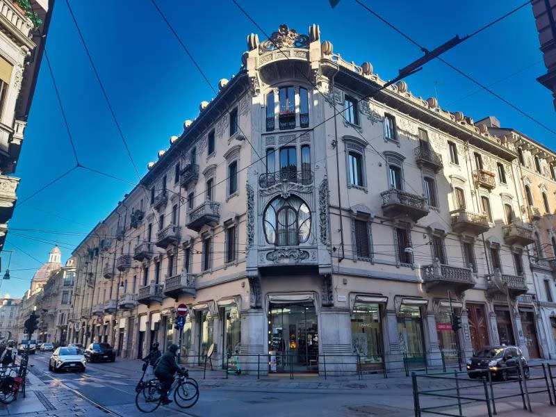 Casa Florio Nizza in Turin, a Liberty-style corner building with floral decorations and wrought-iron balconies near the Quadrilatero Romano.