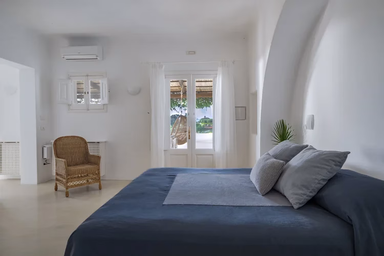 Suite Anfiteatro overlooking the sea at Capofaro Resort
