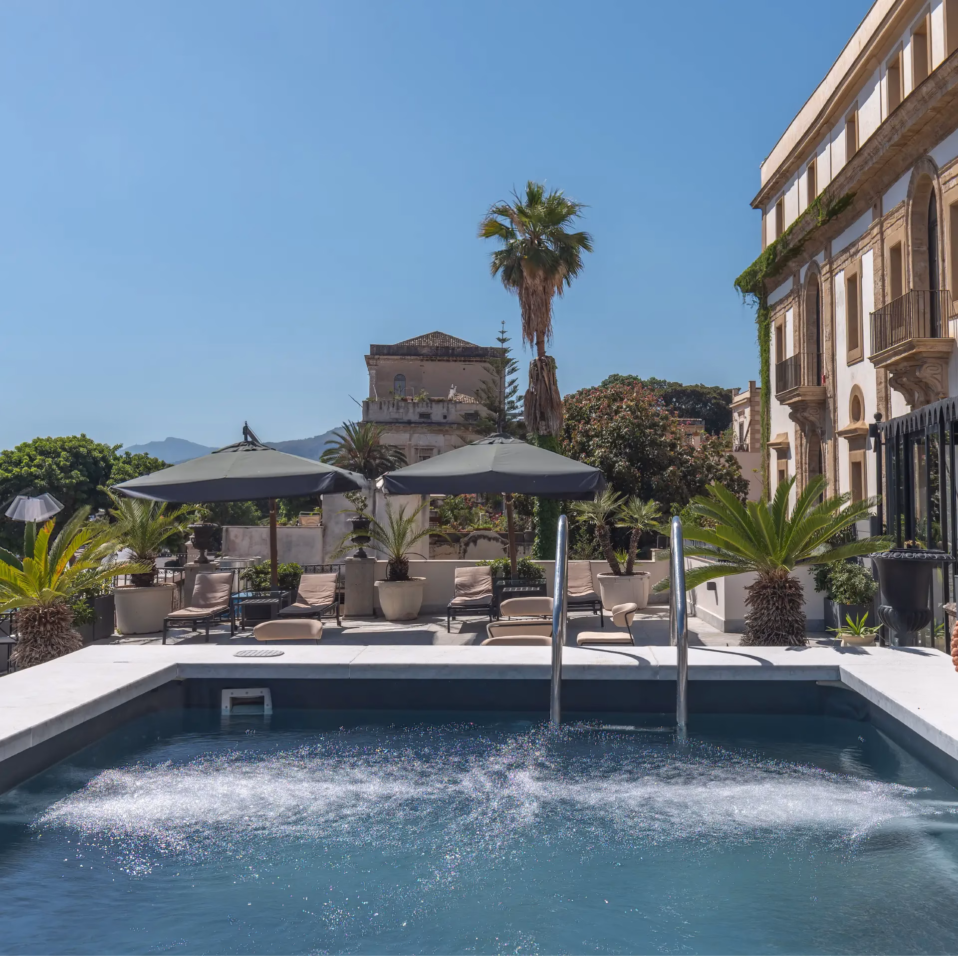 Rooftop plunge pool and terrace at L’Hotellerie Easy Suites Palermo