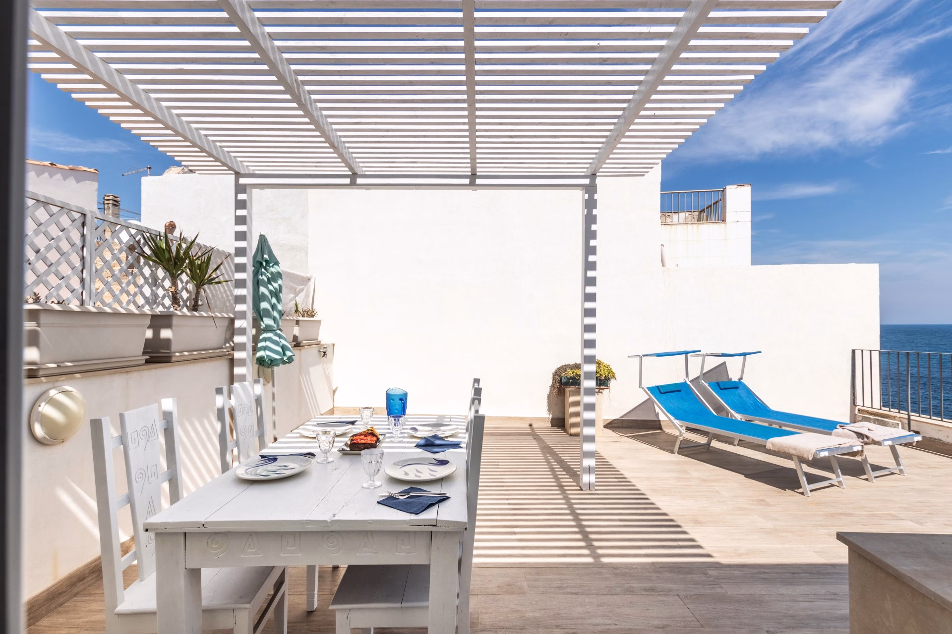 Two-bedroom apartment with sea view terrace at B&B La Giuggiulena