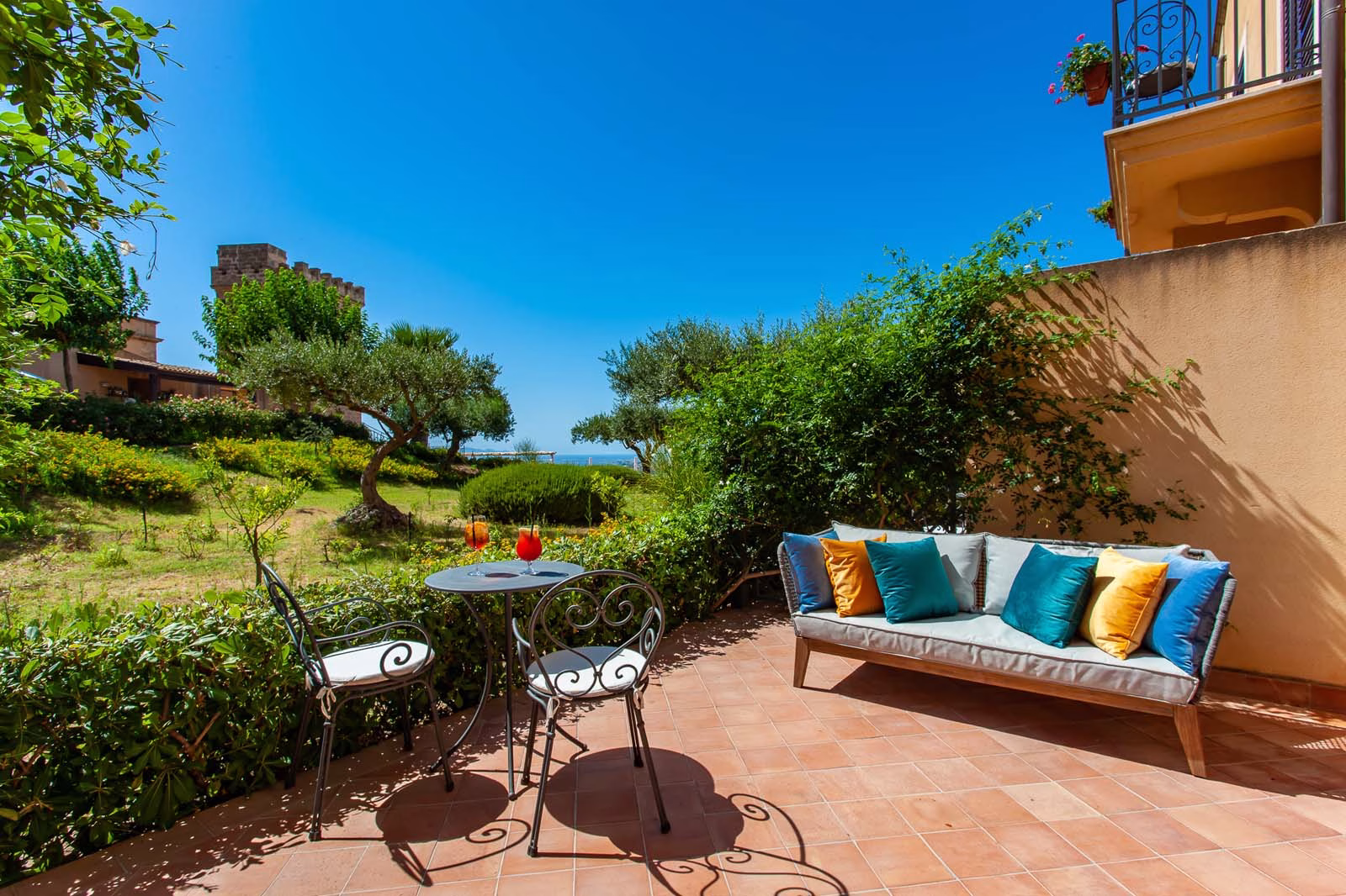 Junior suite with patio and partial sea view at Baglio Oneto