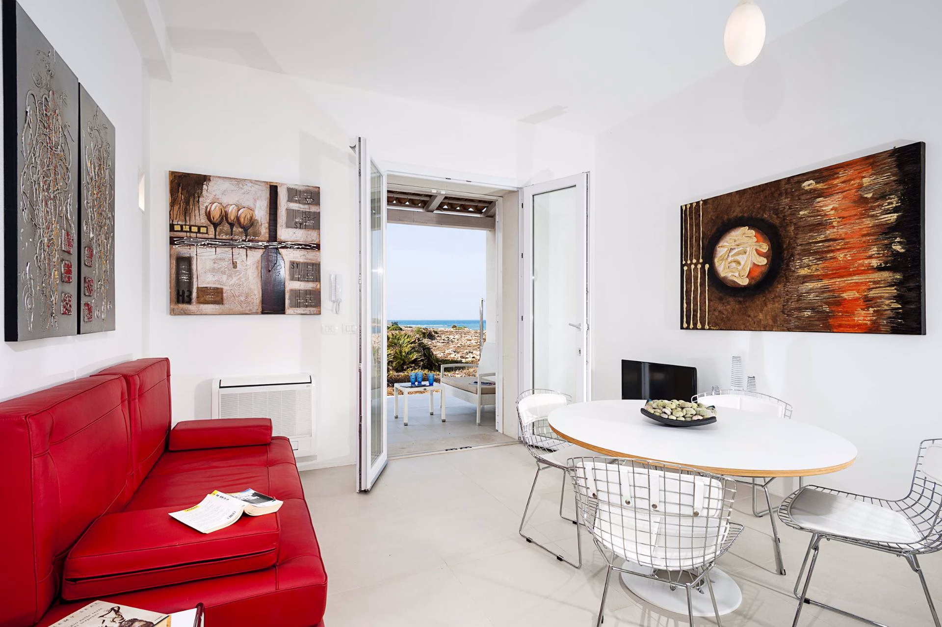 Living room and kitchenette in the independent apartment at Villa Tasso