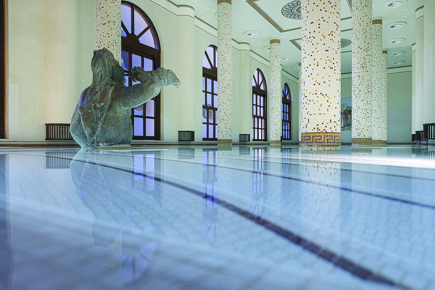 Indoor thermal swimming pool with hydromassage at Palazzo Manzi Terme and Spa