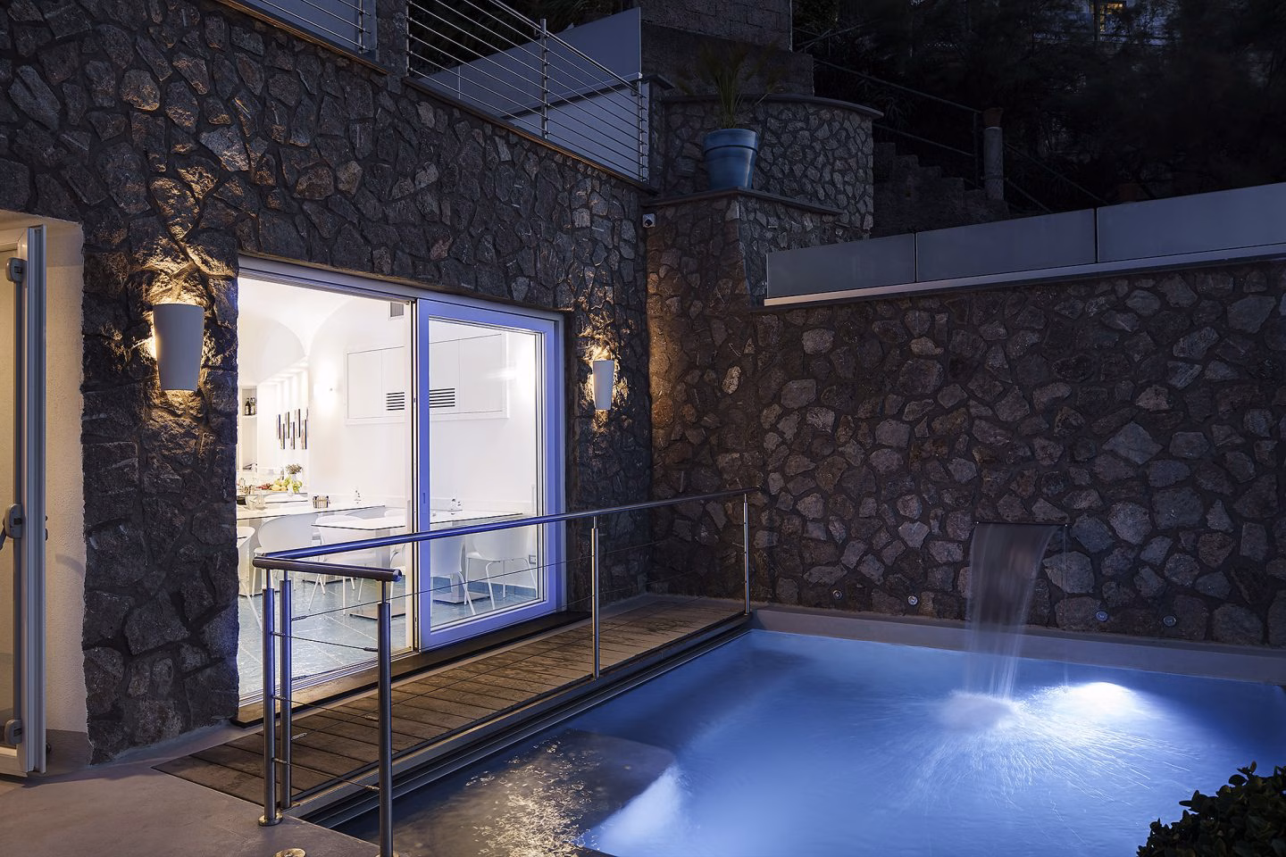 Compact infinity pool overlooking the Mediterranean at Ischia Blu Resort