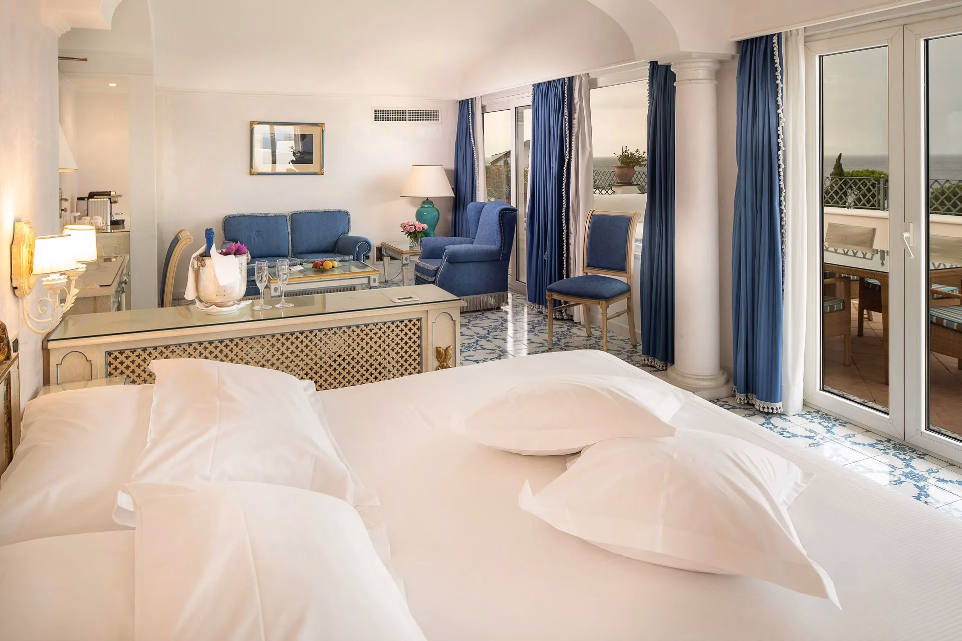 Junior Suite with Mediterranean colours and living area at Excelsior Belvedere