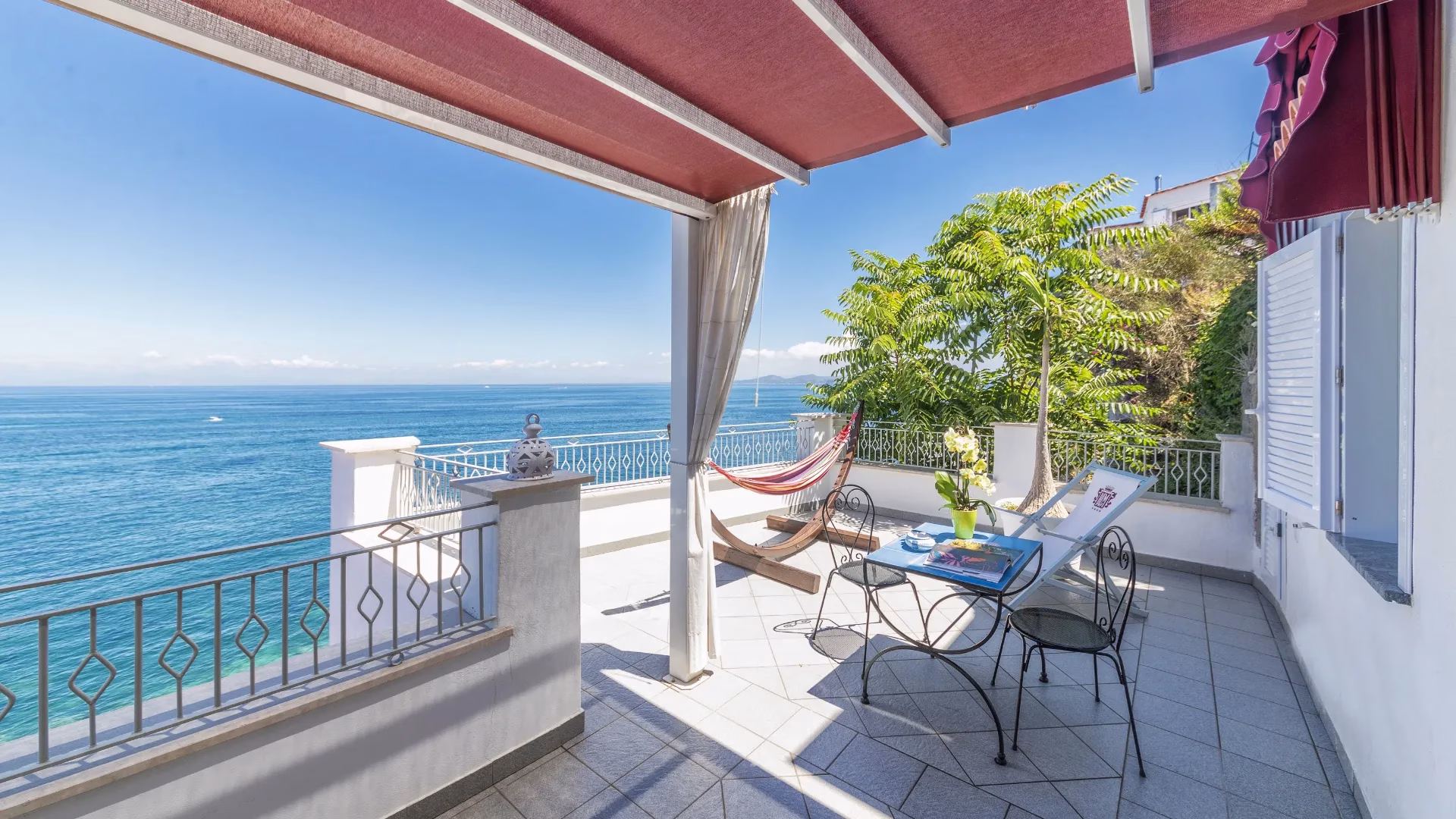 Junior Suite with hammock and private sea-view terrace at La Madonnina Hotel
