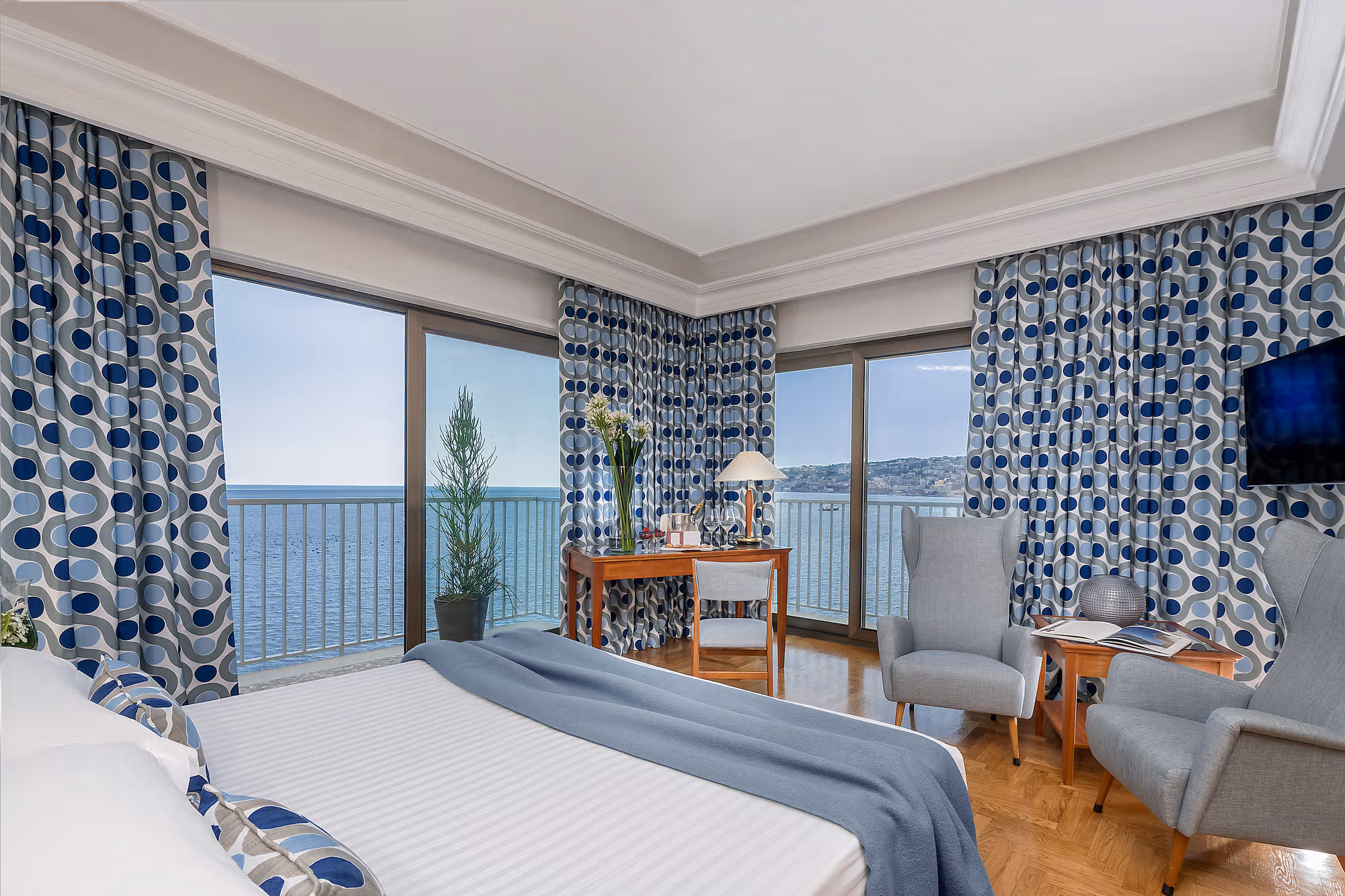 Junior Suite Sea View at Royal Continental Naples