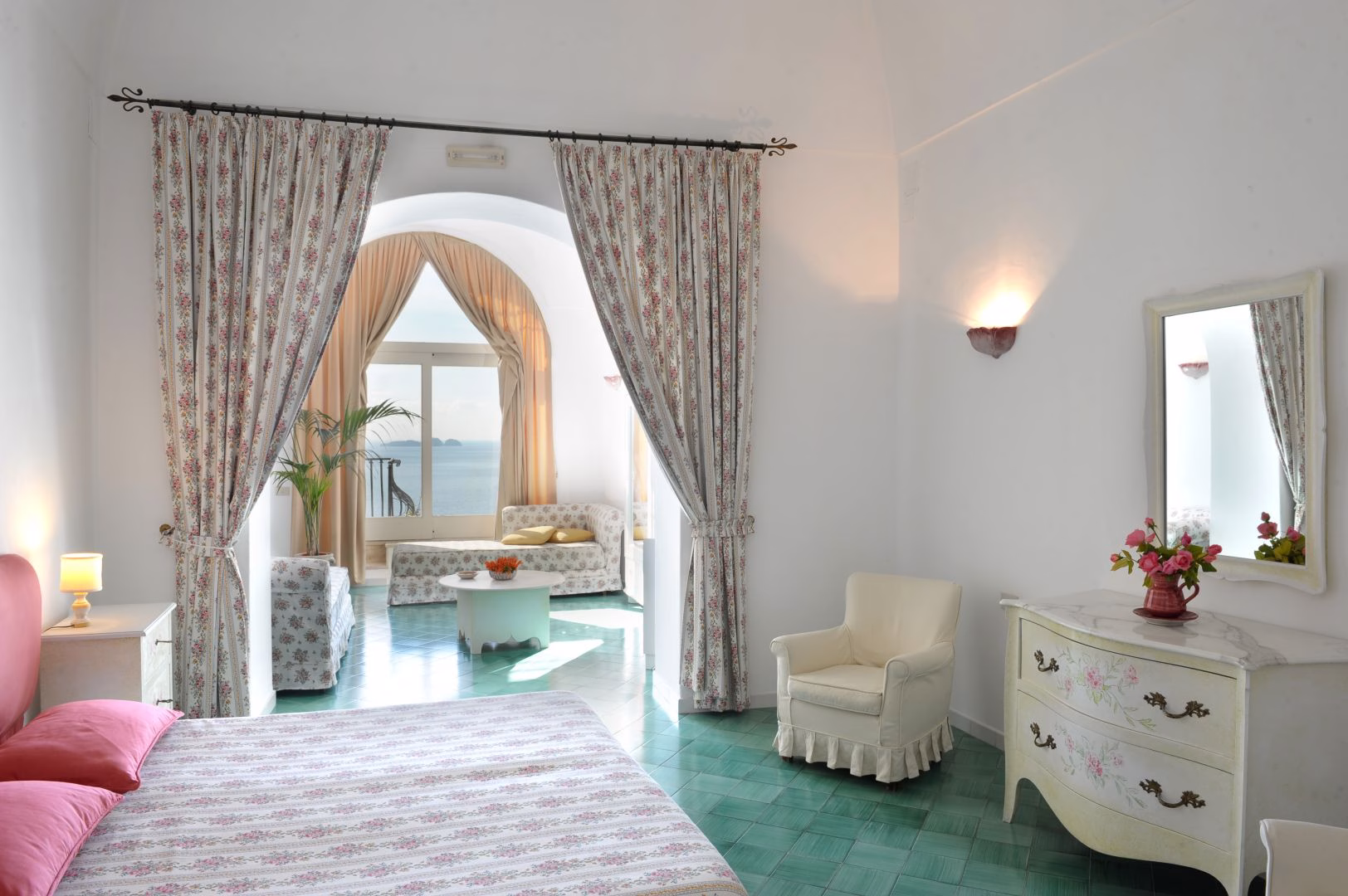 King bedroom and sitting area in the Suite at Villa Rosa Positano