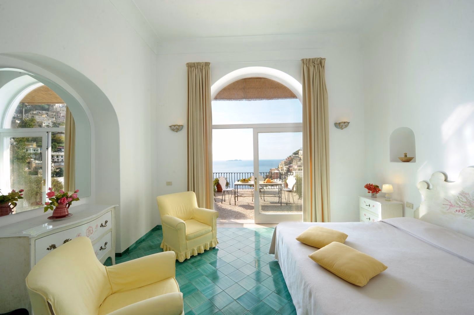 Sea-view terrace belonging to a Superior Room at Villa Rosa Positano