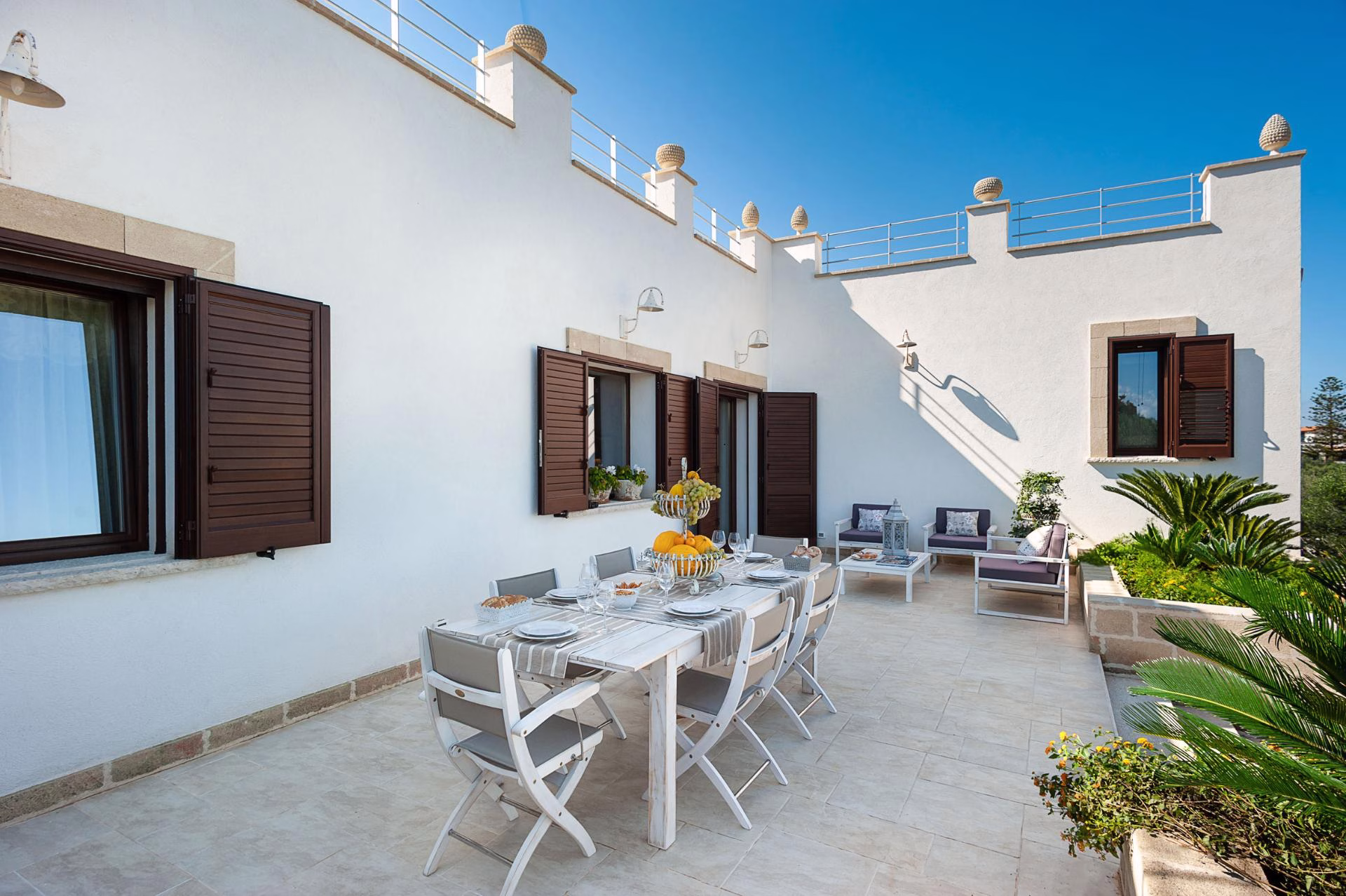 Covered outdoor dining terrace at Villa Pina