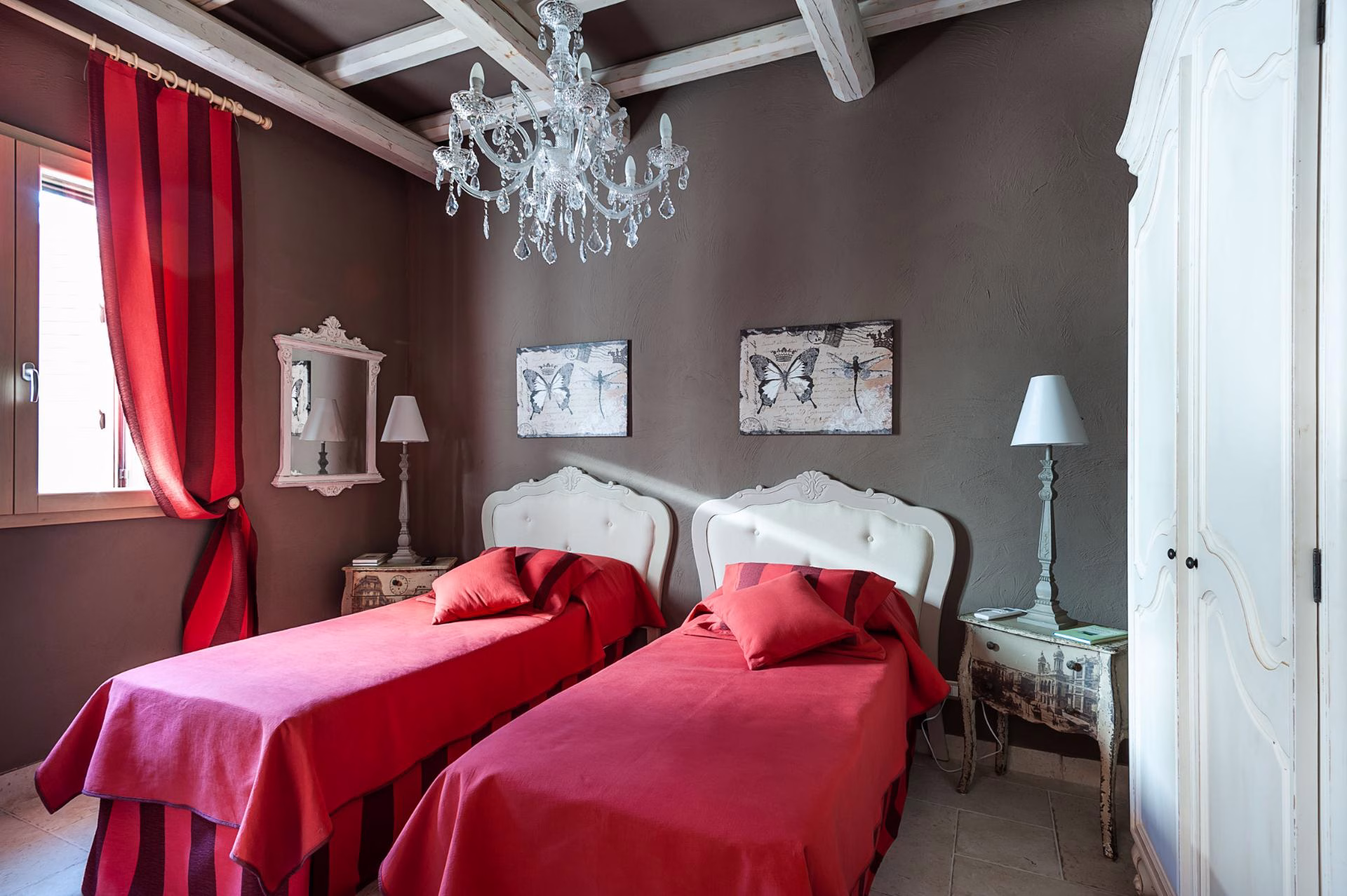 Twin bedroom at Villa Pina