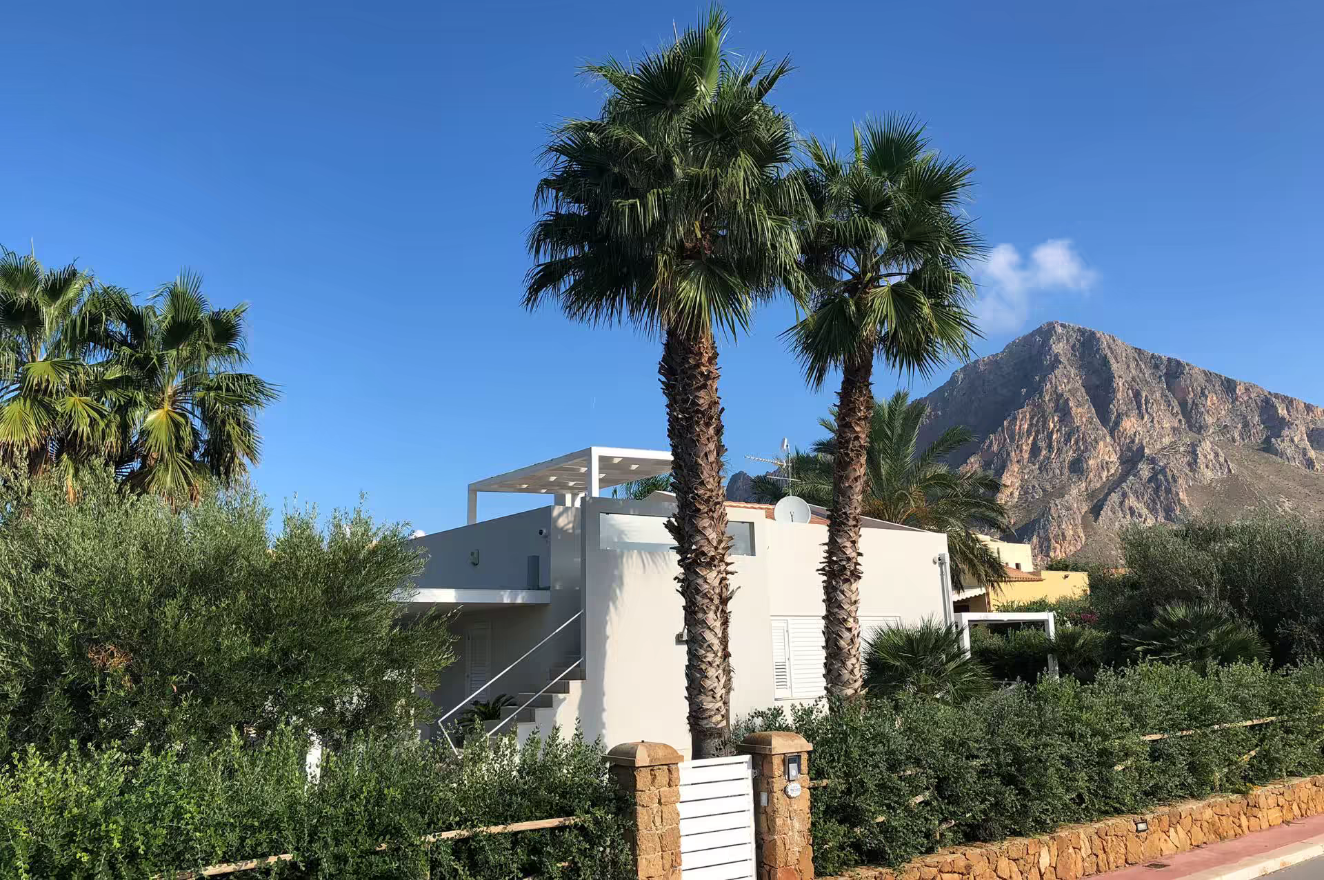 Villa Spuma below the limestone slopes of Mount Cofano