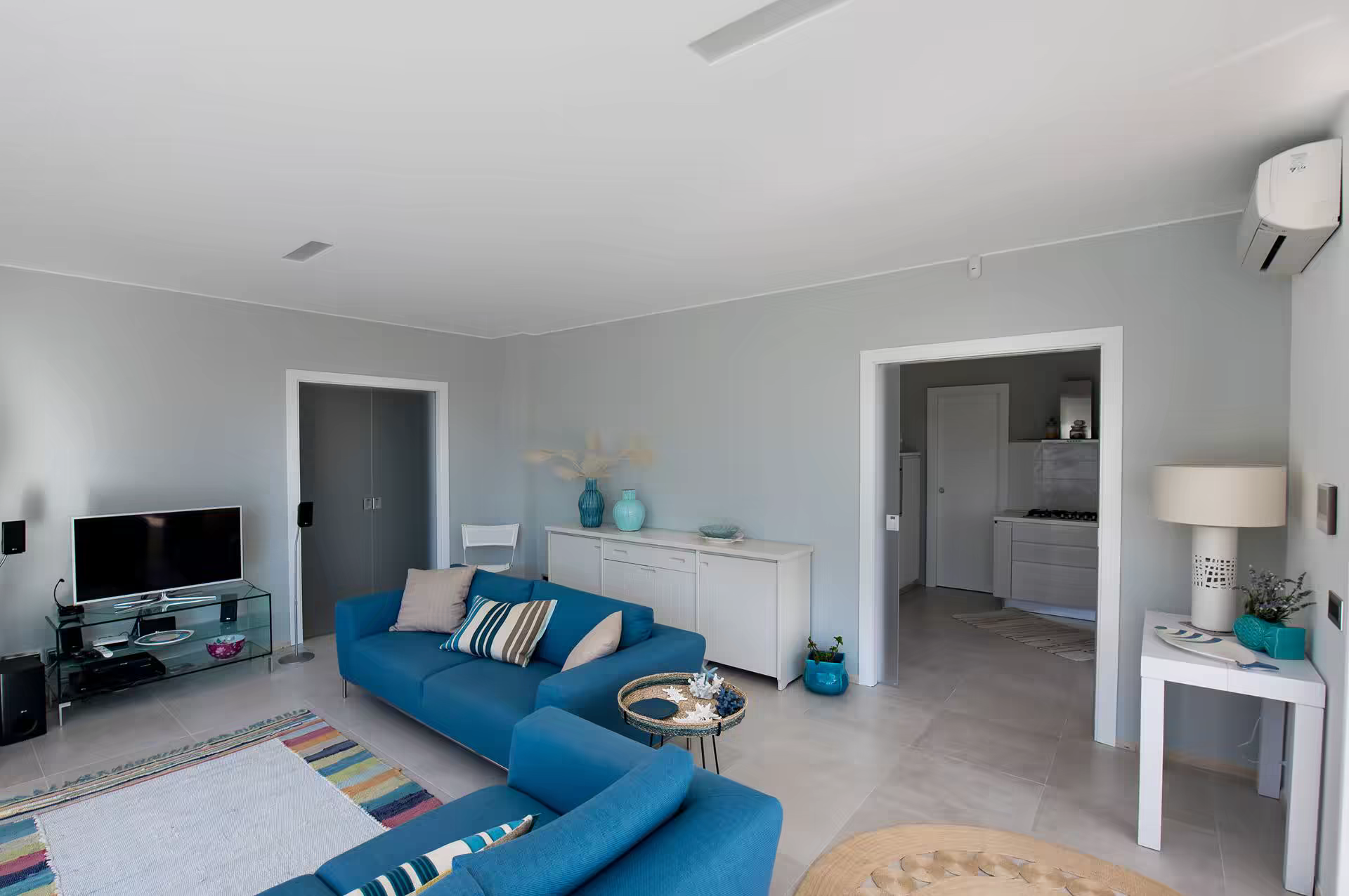 Open-plan living room and kitchen at Villa Spuma