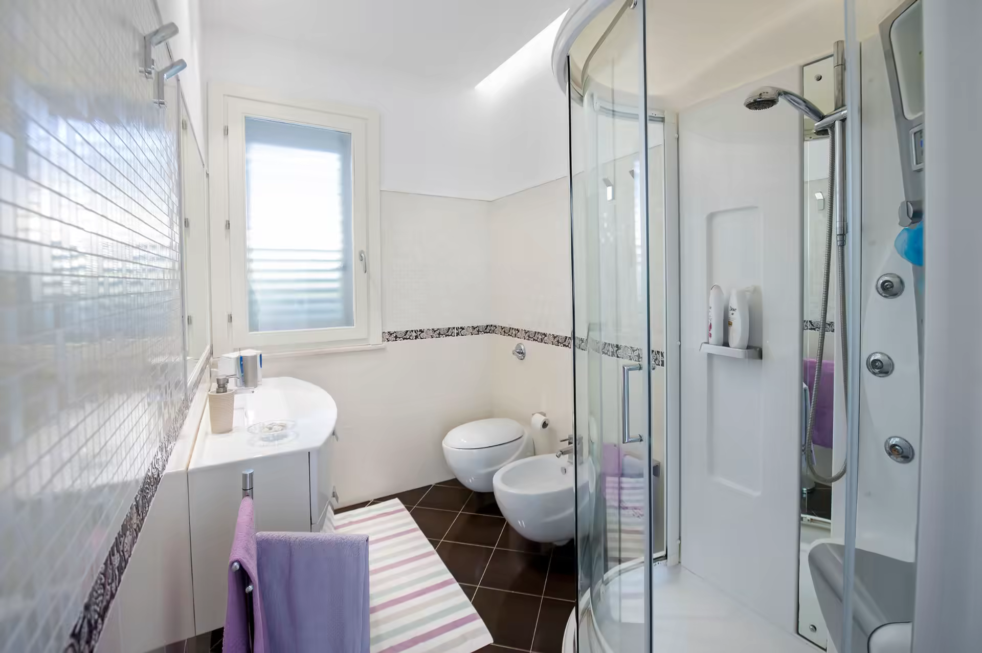 Shared shower bathroom at Villa Spuma