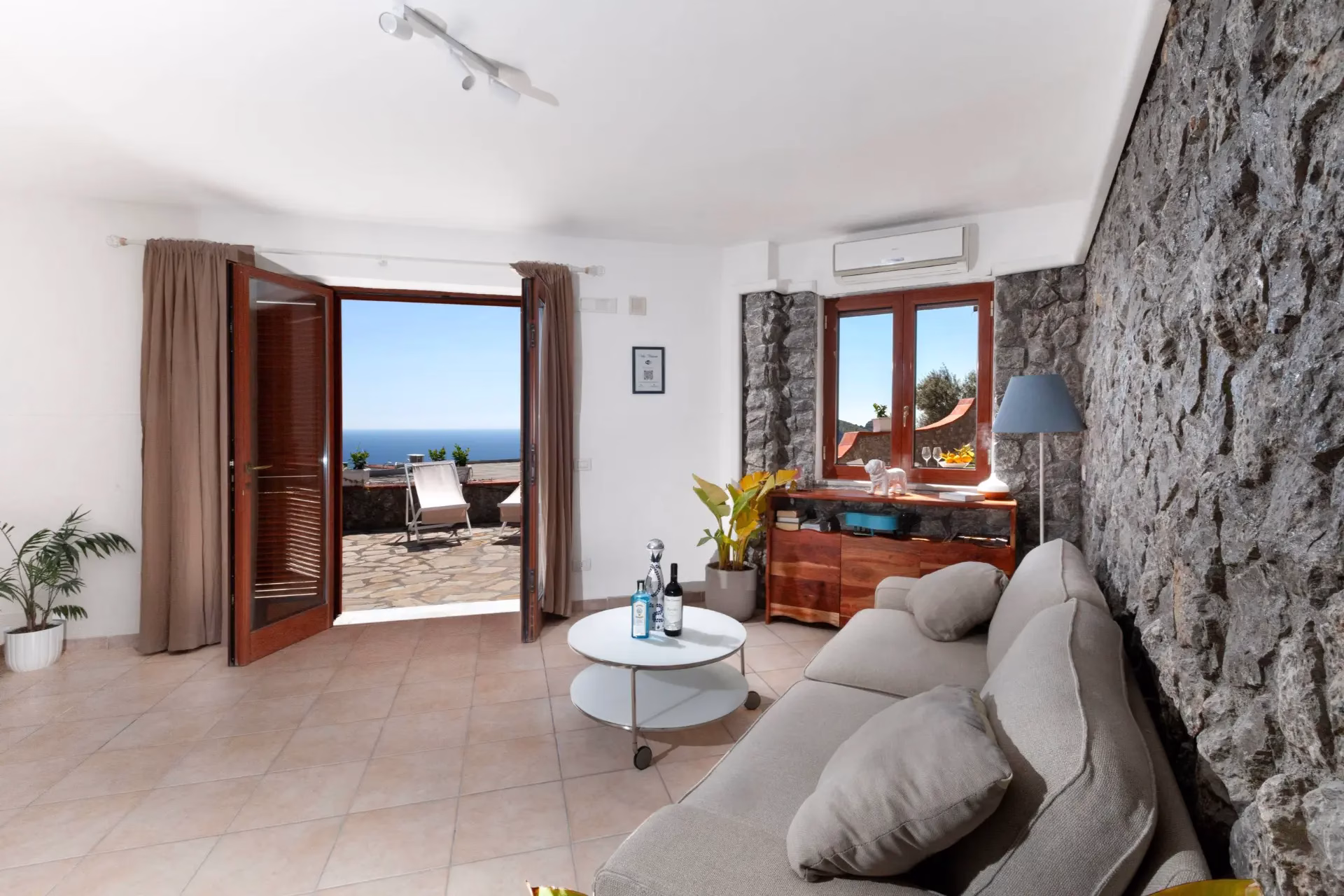 Living room in Villa Mira's independent apartment