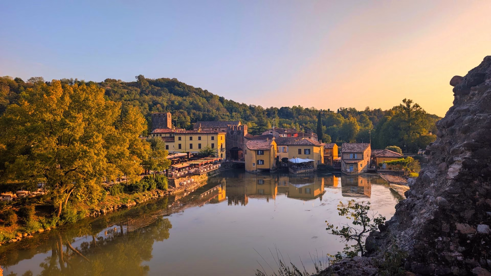 Riverside buildings and bridge in Borghetto sul Mincio