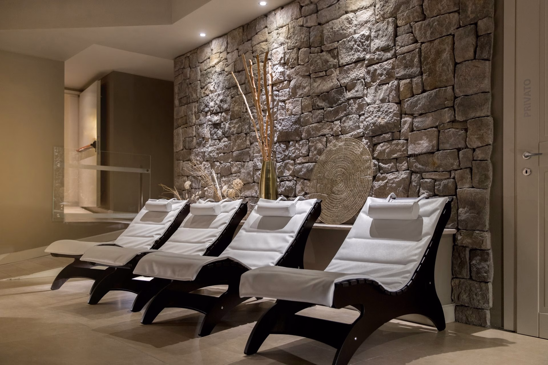 Relaxation area in the shared spa