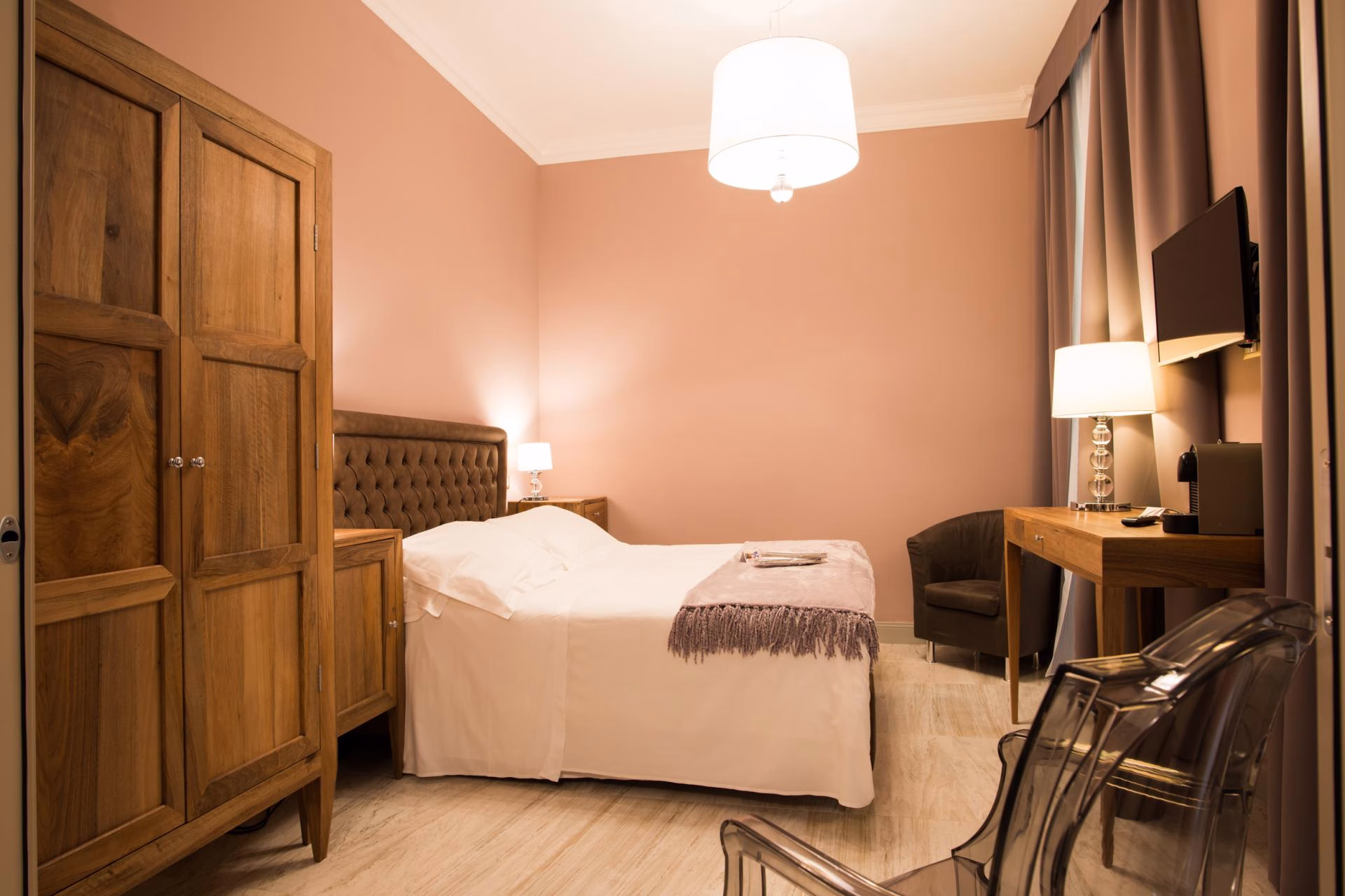 Suite bedroom