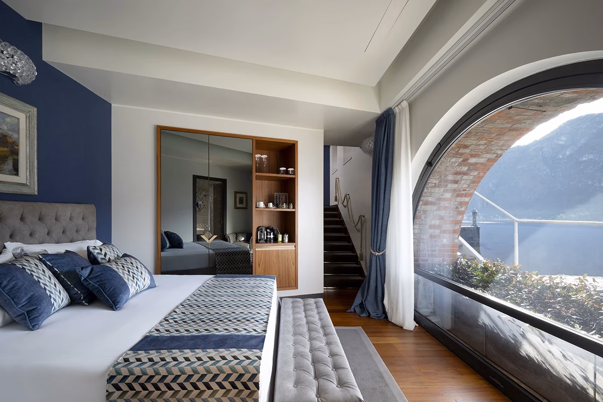 Breva Suite with arched window overlooking Lake Como