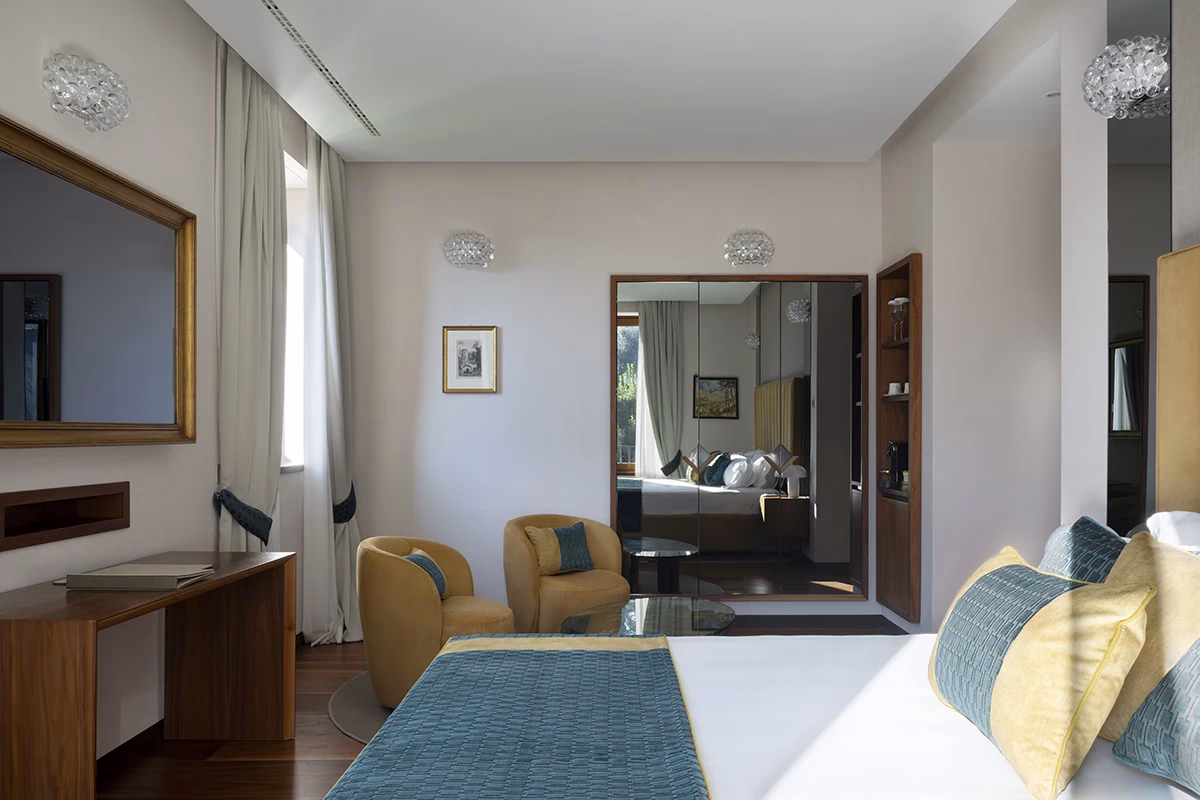 Mandello Suite bedroom and sitting area